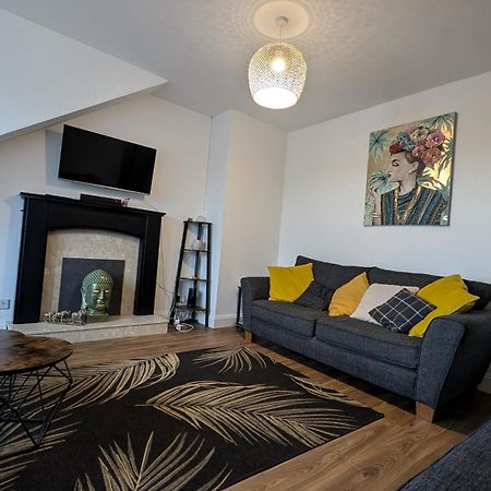 Lovely 2 Bedroom Apartment In Central Location Greenock Ngoại thất bức ảnh