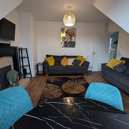 Lovely 2 Bedroom Apartment In Central Location Greenock Ngoại thất bức ảnh