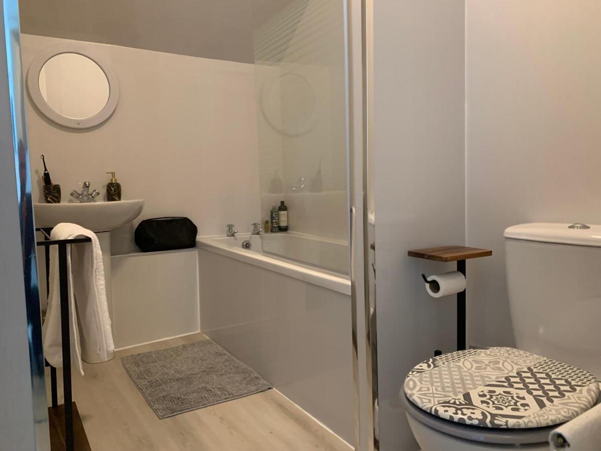 Lovely 2 Bedroom Apartment In Central Location Greenock Ngoại thất bức ảnh