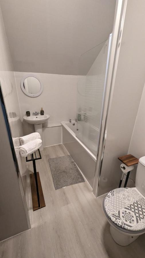 Lovely 2 Bedroom Apartment In Central Location Greenock Ngoại thất bức ảnh