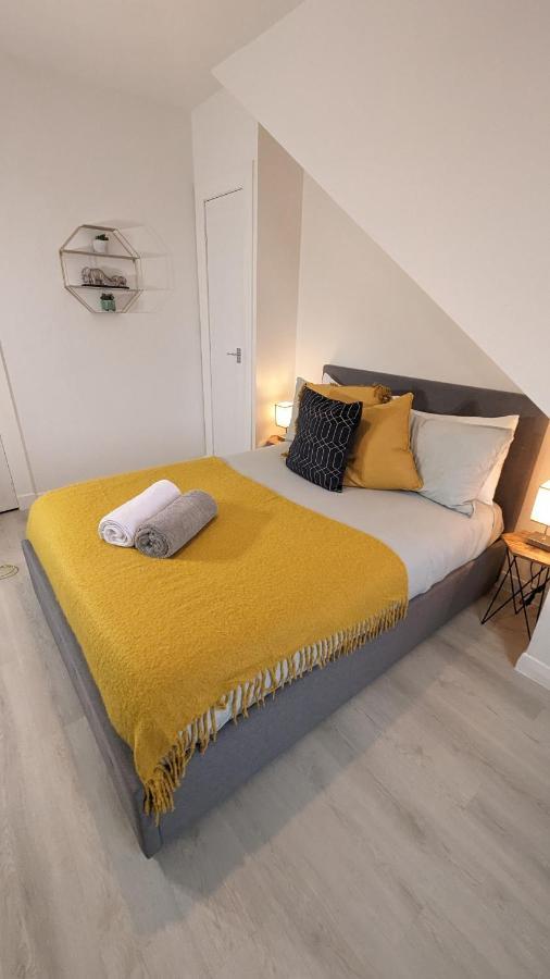 Lovely 2 Bedroom Apartment In Central Location Greenock Ngoại thất bức ảnh